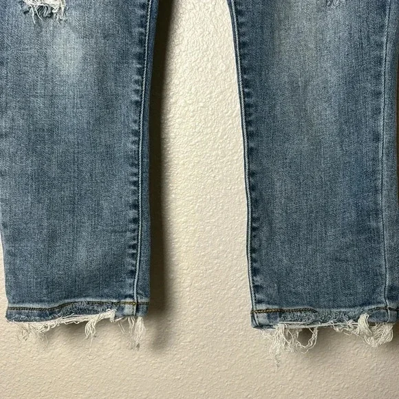 Judy Blue Capri Fit Light Wash Distressed Denim - Picture 4 of 11